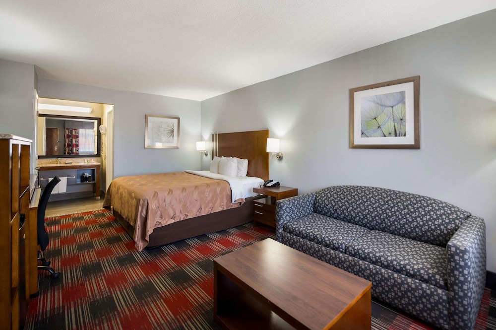 Basic Suite, 1 King Bed with Sofa bed, Accessible, Non Smoking photo 3