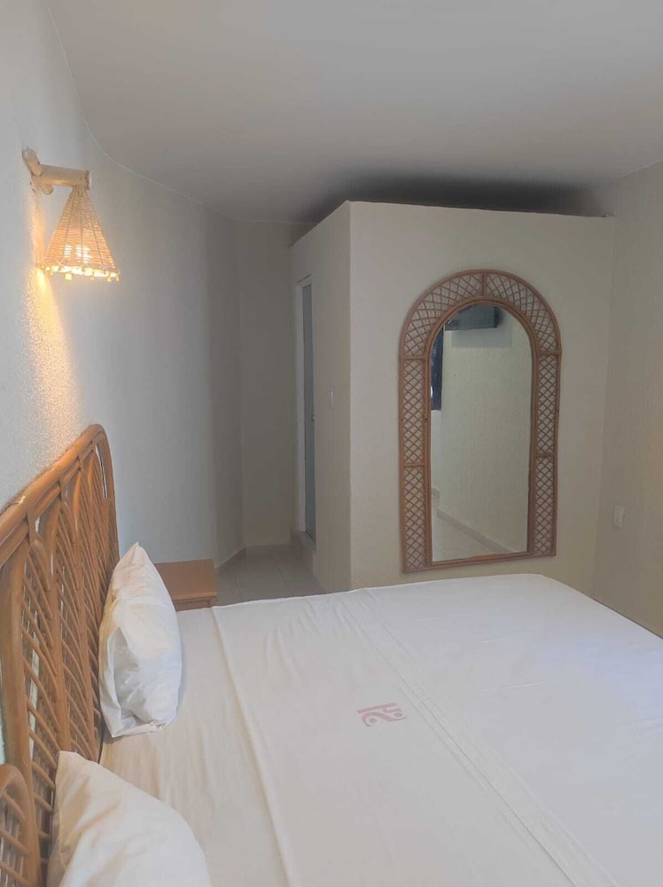Deluxe Studio, 1 King Bed photo 2