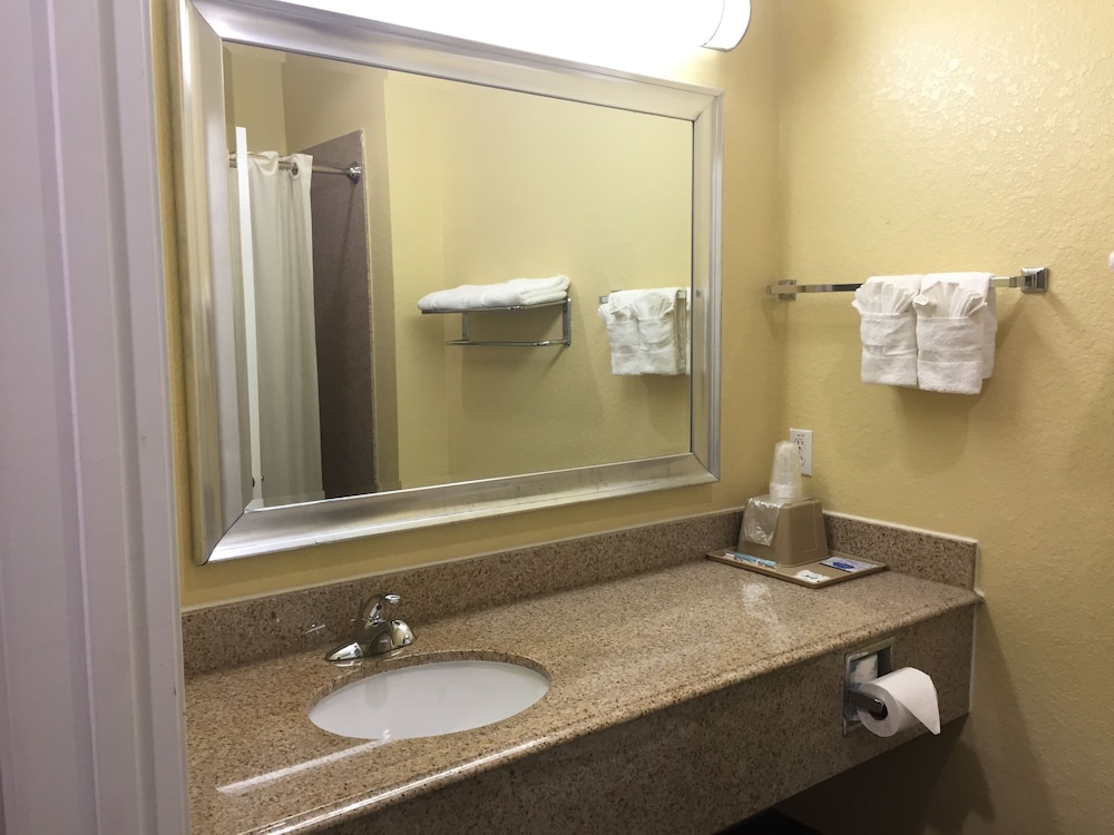 Family Suite, Multiple Beds, Non Smoking, Kitchenette photo 3