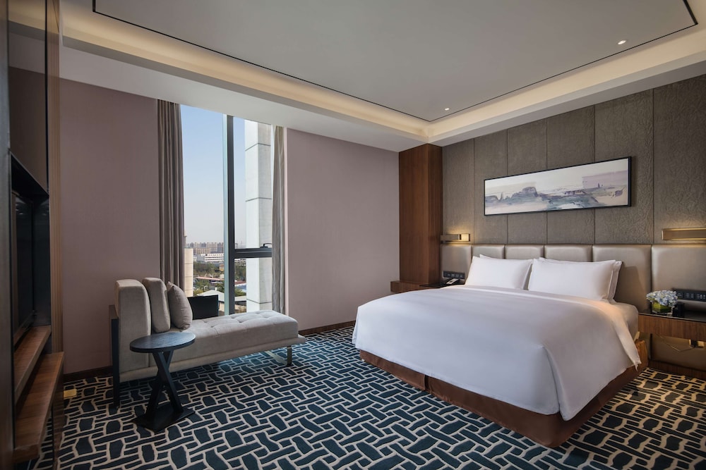 Deluxe Suite, 1 Bedroom - Photo 3