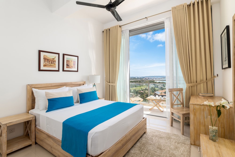 Deluxe Apartment, Kitchen, Partial Sea View