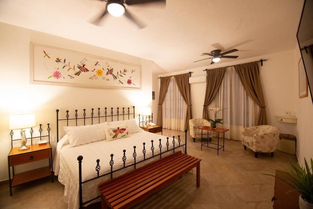 Deluxe Suite, 1 King Bed