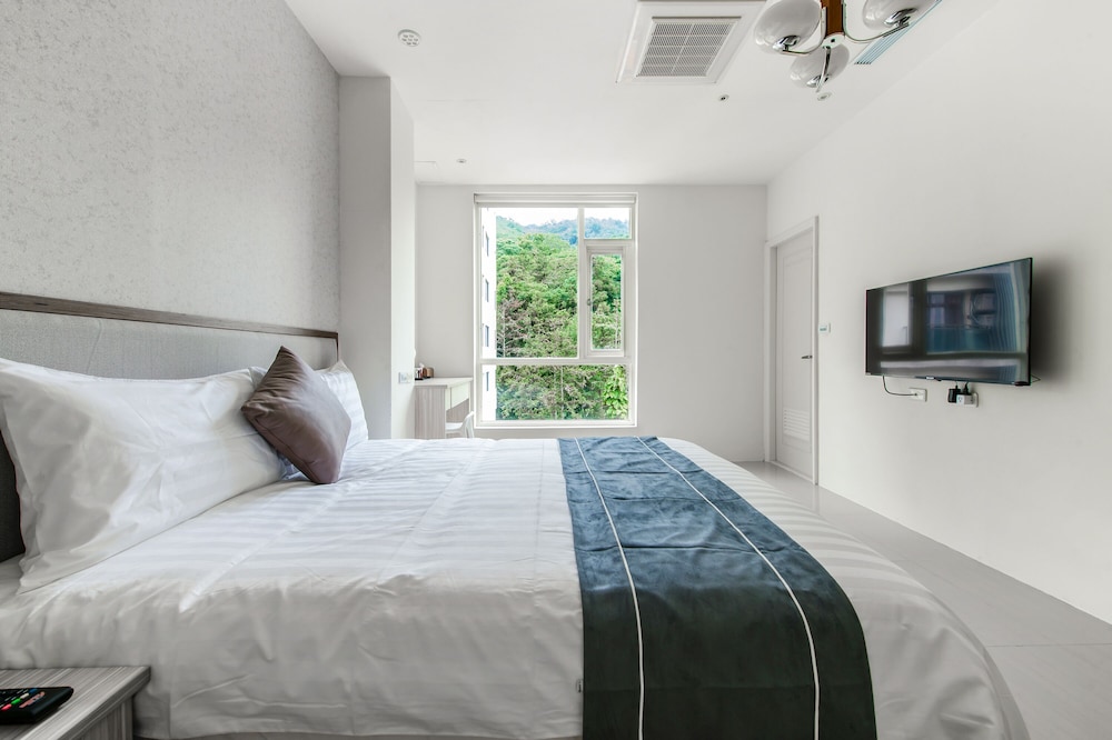 Superior Double Room, City View - Photo 10