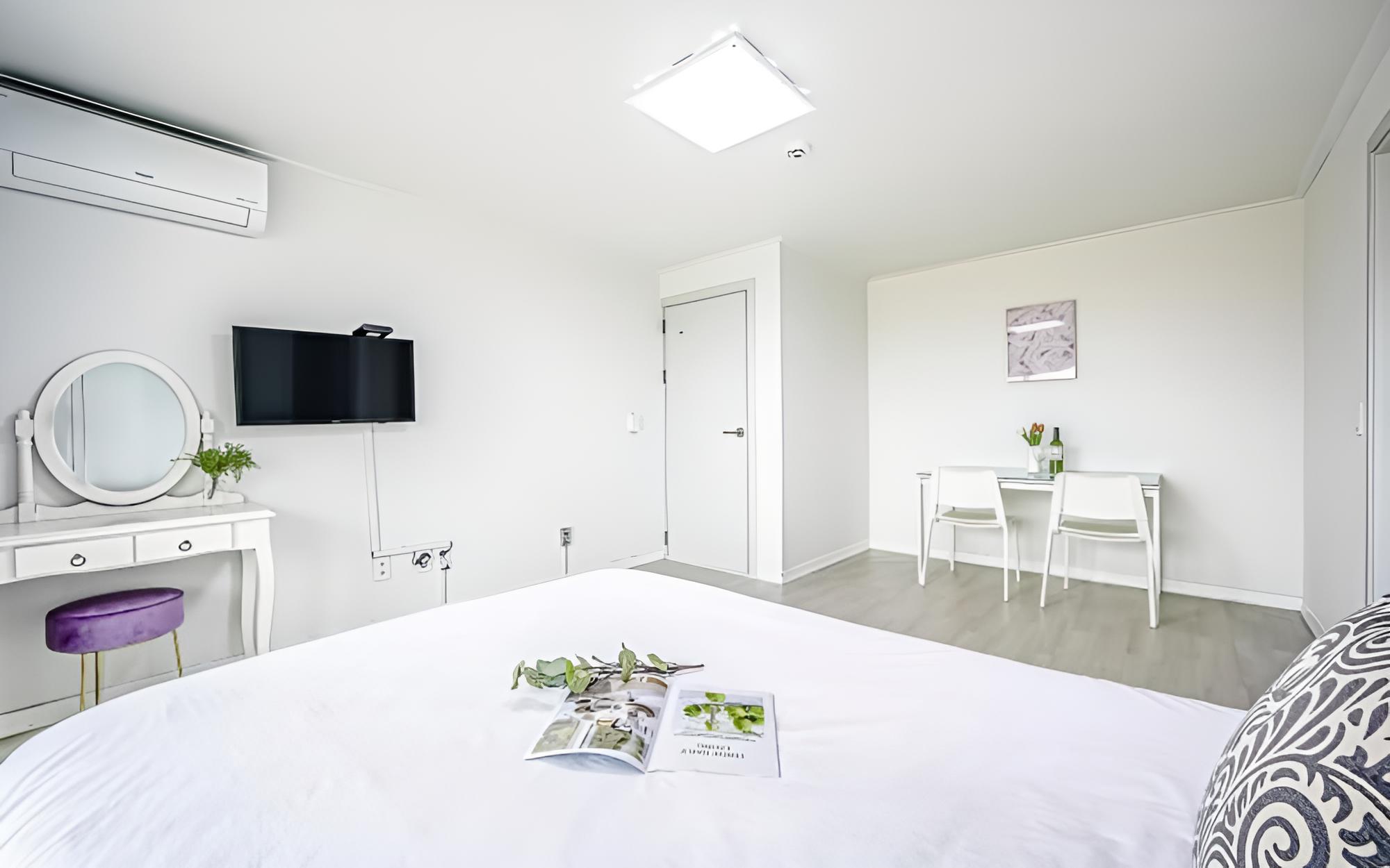Room (Complex A No 101) photo 2