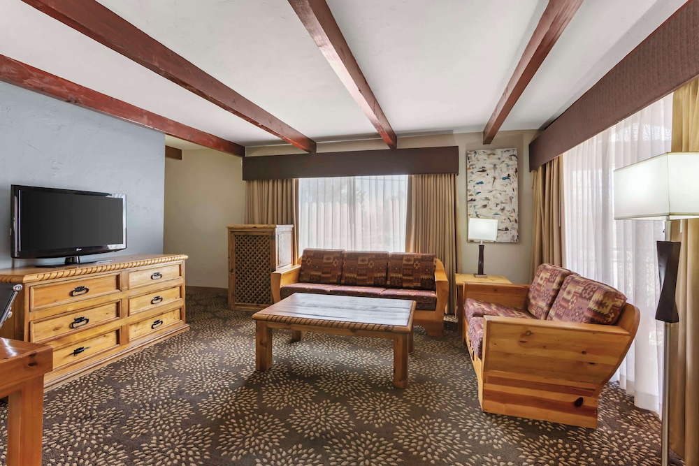 Suite, 2 Queen Beds, Non Smoking, Refrigerator & Microwave photo 1