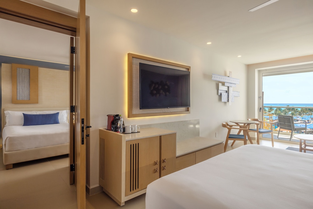 Two Bedroom Luxury Junior Suite Ocean View Diamond Club - Photo 4