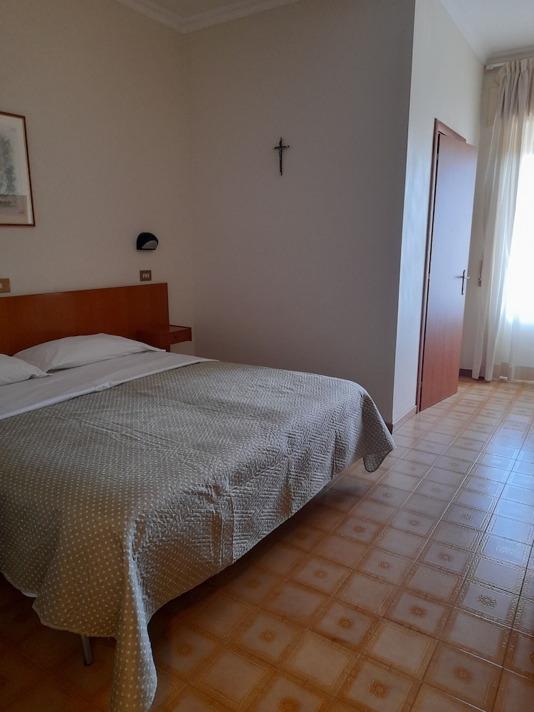 Standard Twin Room photo 1
