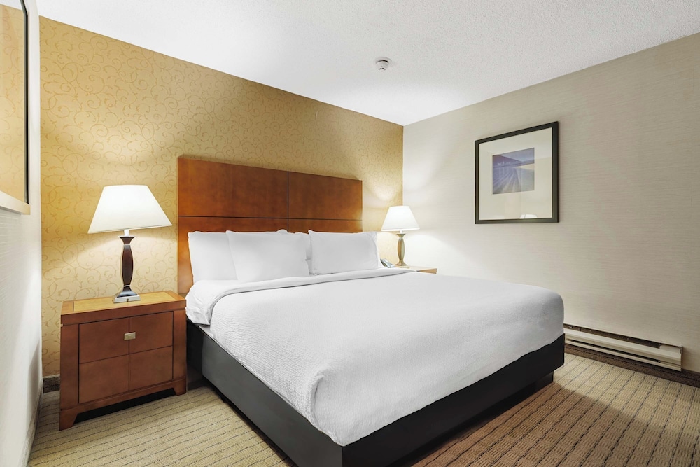 Junior Suite, 1 King Bed, Non Smoking photo 1
