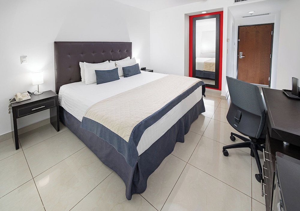 Standard Room, 1 King Bed - Photo 7