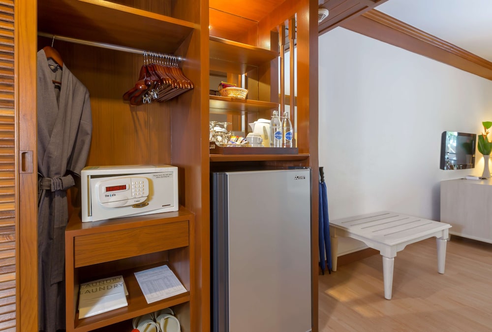 Deluxe Room, 2 Twin Beds, Balcony, Sea Facing - Photo 3