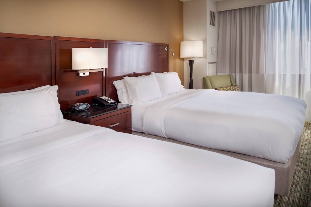 Room, 2 Queen Beds - Photo 8