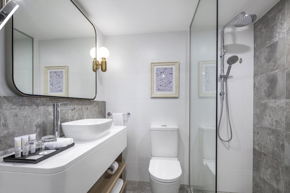 Classic Room, 1 King Bed (Coogee View)