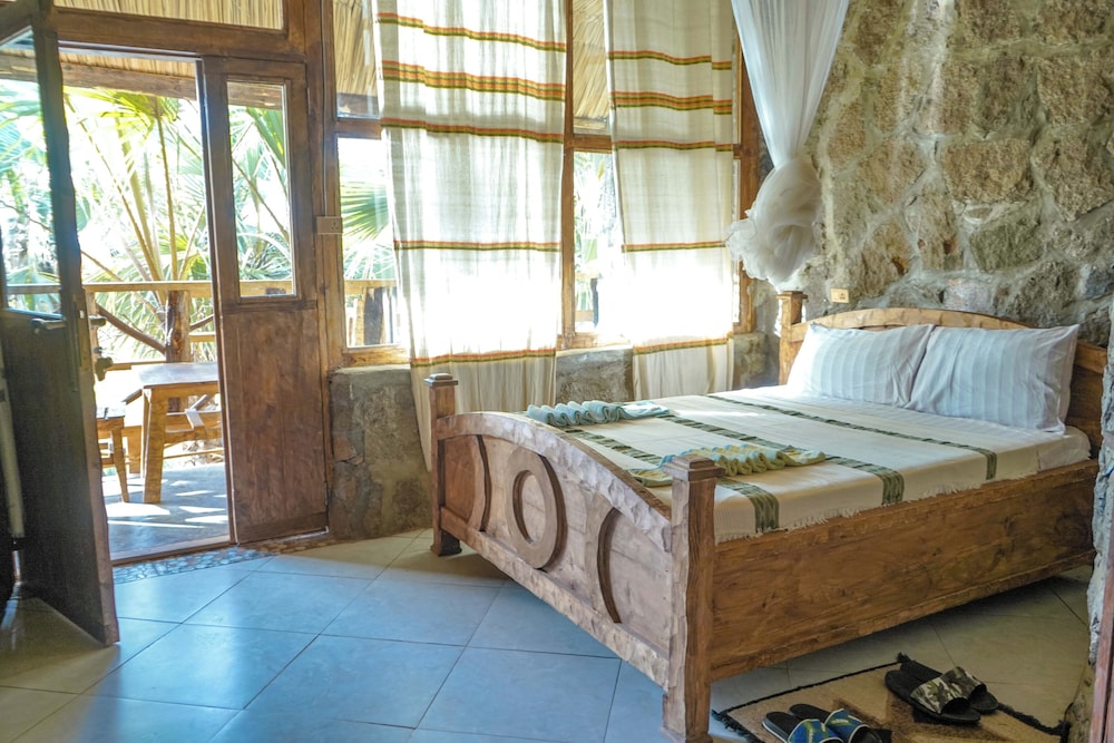 Traditional Double Room, 1 Queen Bed, Lake View photo 1