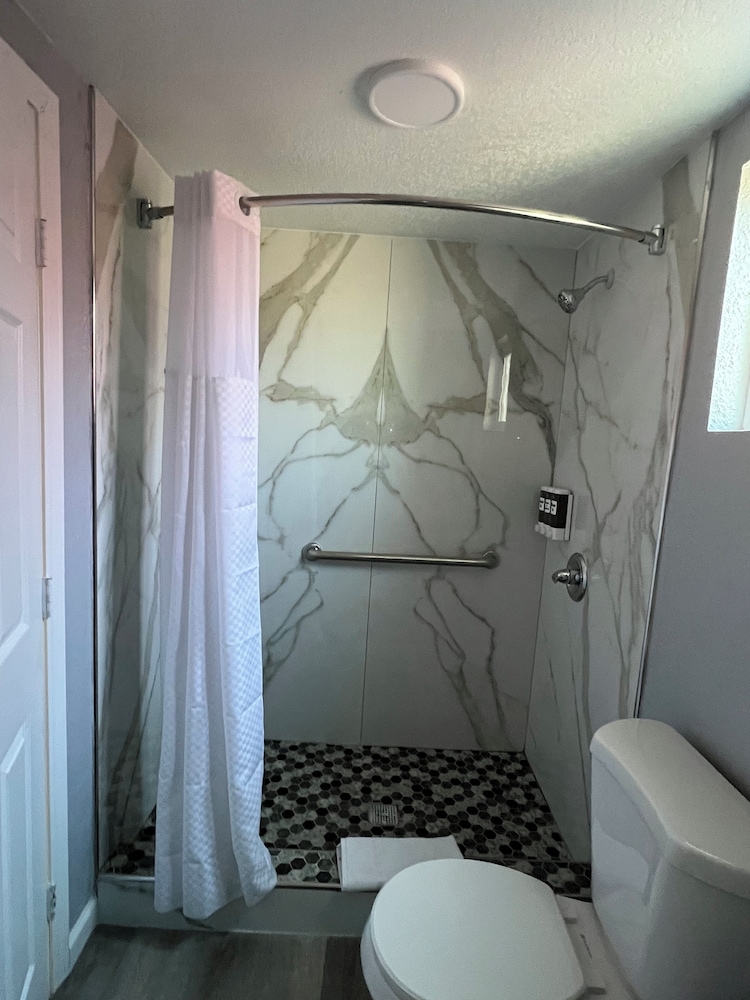 Two Queen Beds - Second Floor - Photo 6