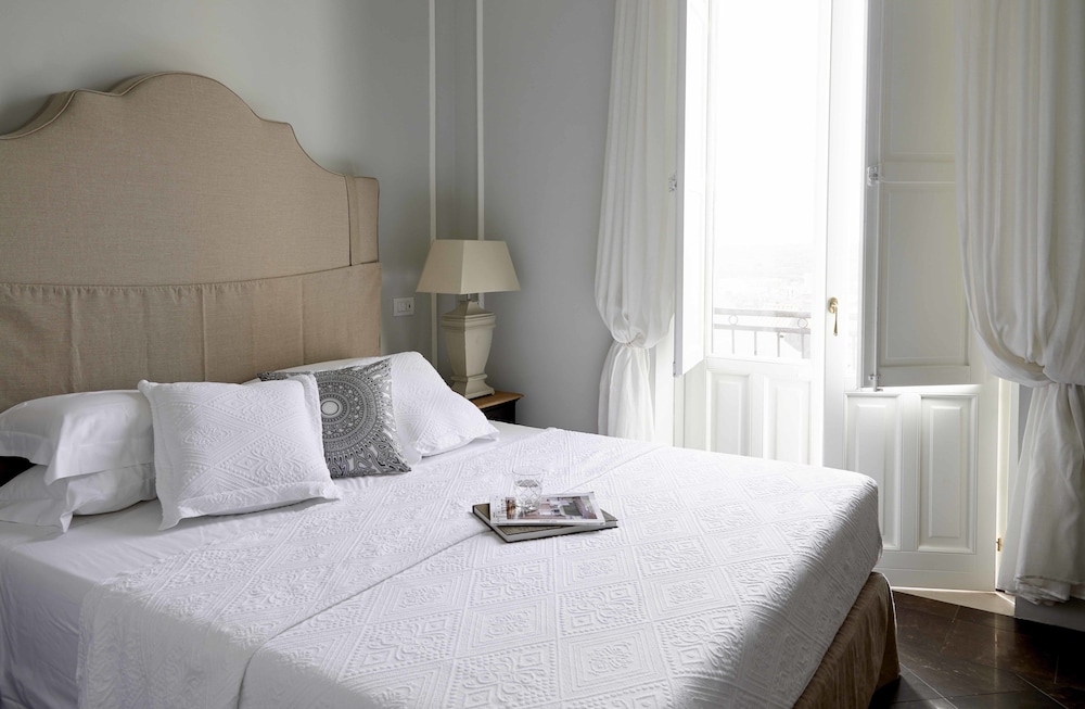 Classic Double Room, 1 King Bed, Accessible, Private Bathroom