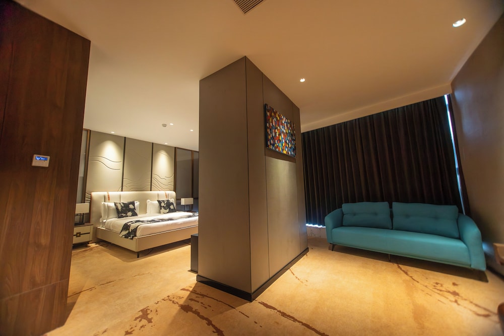 Executive Suite, Balcony, City View