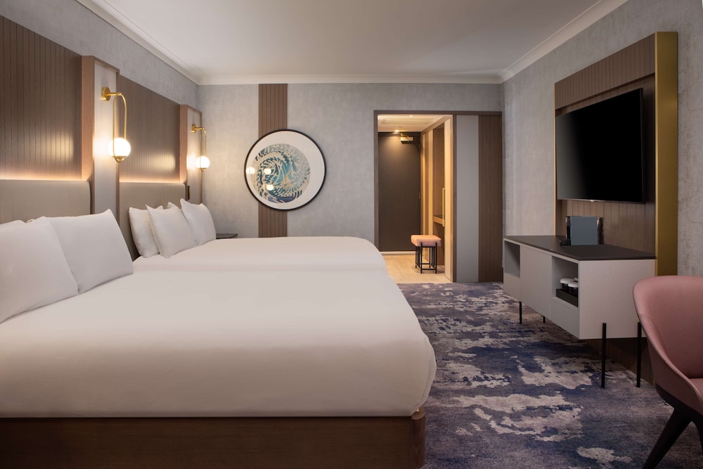 Executive Double Queen Room (2 beds, occupancy 4) - Photo 2