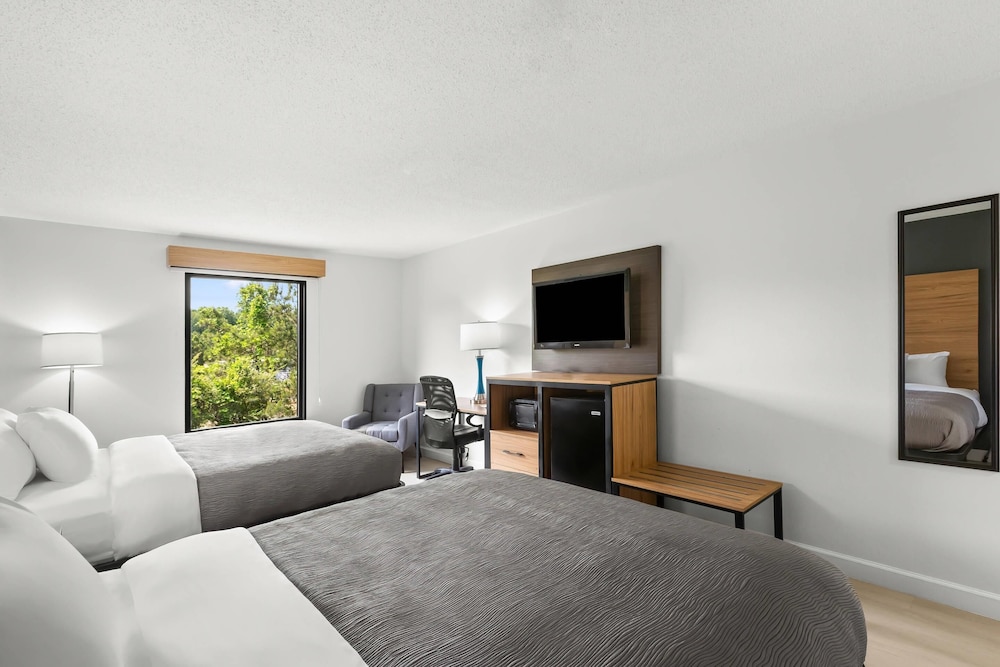Standard Room, 2 Double Beds, Non Smoking - Photo 5