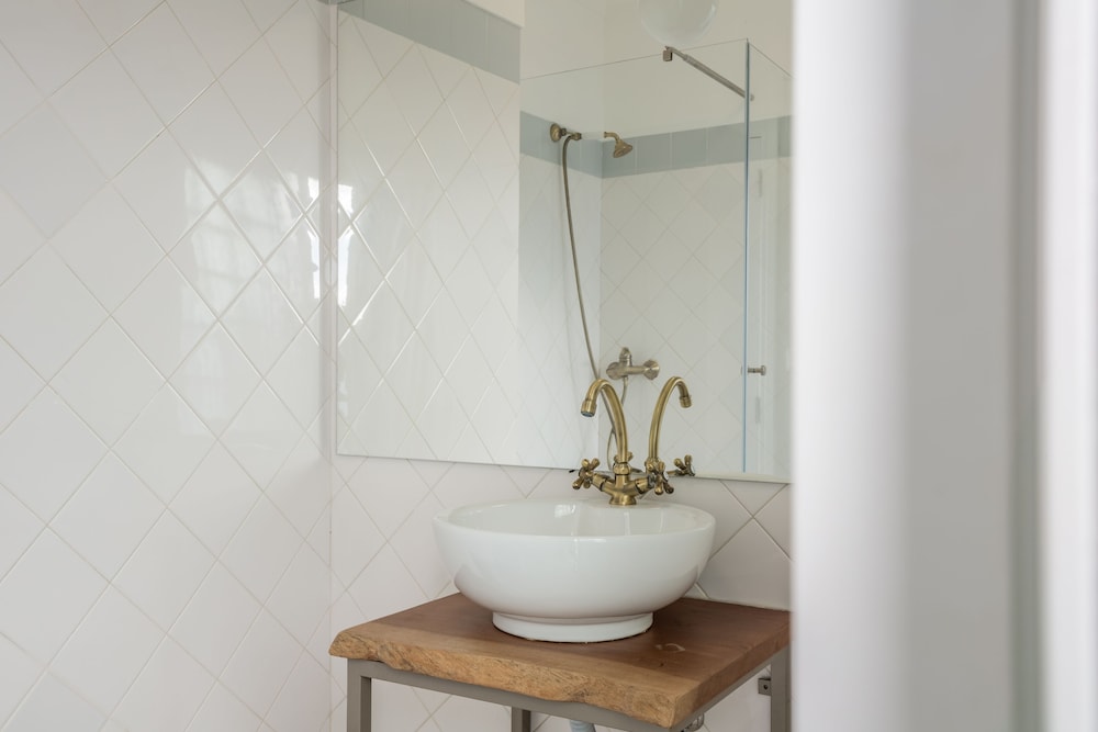 Basic Suite, Private Bathroom, City View photo 2