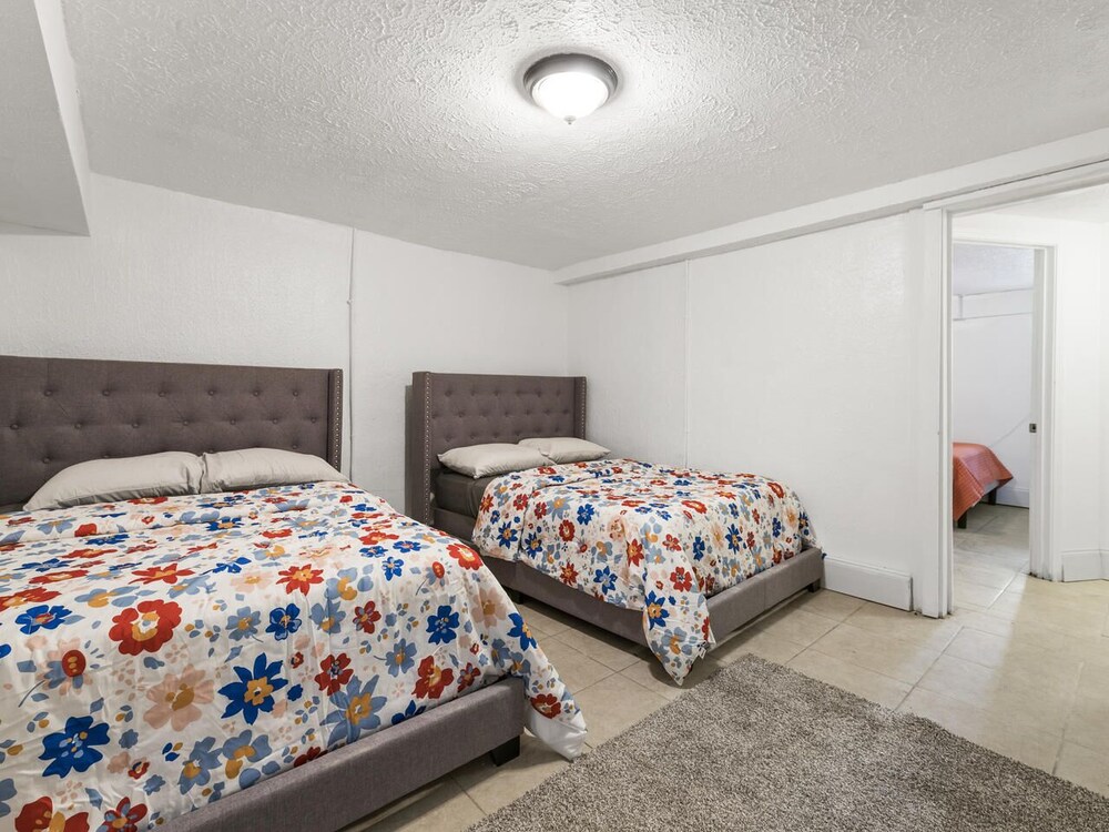 Bsmt Suite Near Stadium w Parking Coffee BBQ AC, Billede 23