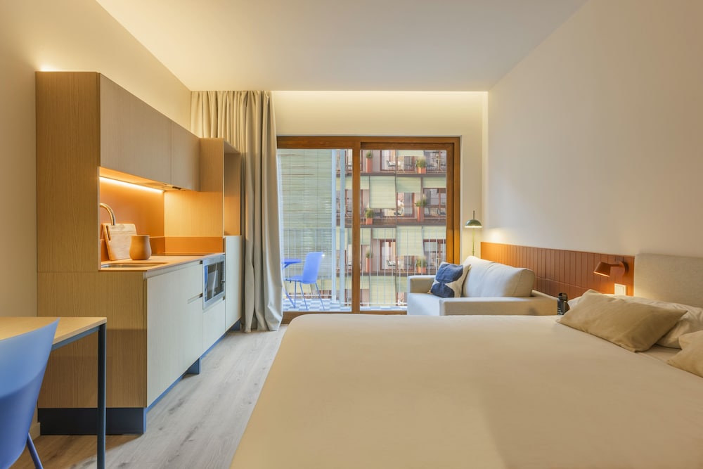Comfort Studio, 1 Queen Bed, Balcony