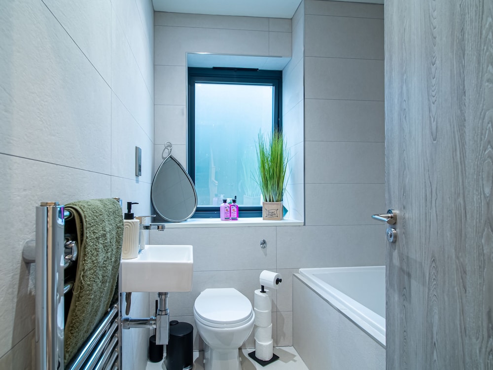Bv Luxe 3 Slaapkamer Stadswoning in Bed Cliff Oaks, Foto 17