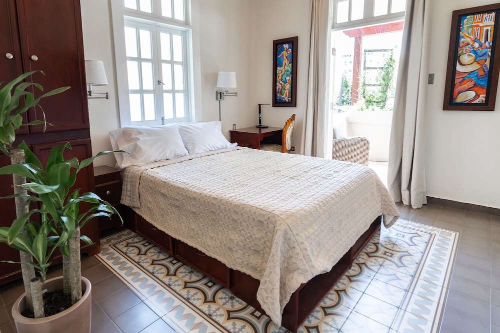 Deluxe Room, 1 Queen Bed, Terrace, Garden View