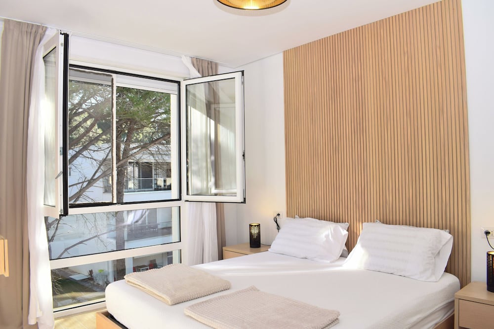 Family Apartment, Multiple Bedrooms (San Pietro Holiday Retreat) photo 3