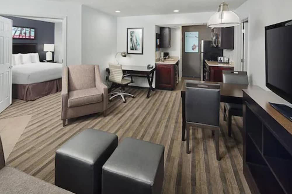Room, 1 Bedroom, Accessible (1 queenbed & 1 sofabed) - Photo 3