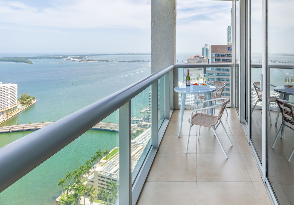 Boutique Corner Apart, 2/2, Sofa Bed, Ocean View, Balcony2008