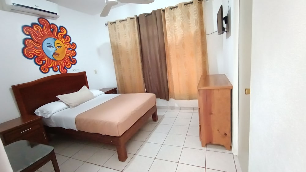 Honeymoon Room, 1 Queen Bed, Non Smoking, Pool View photo 1