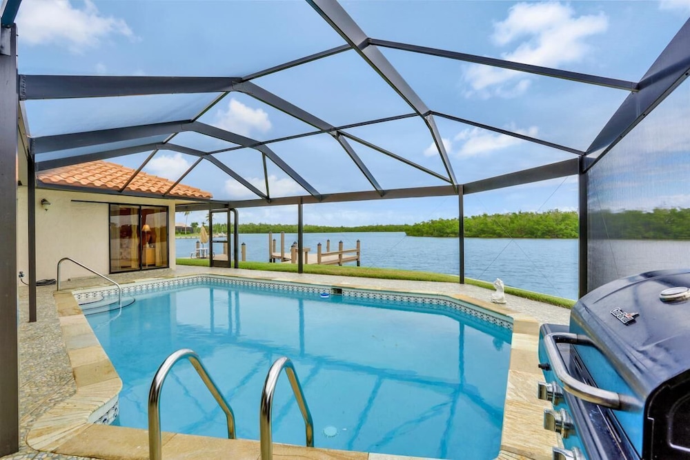 House, Multiple Beds (Waterfront home on key lot with pool/) photo 3