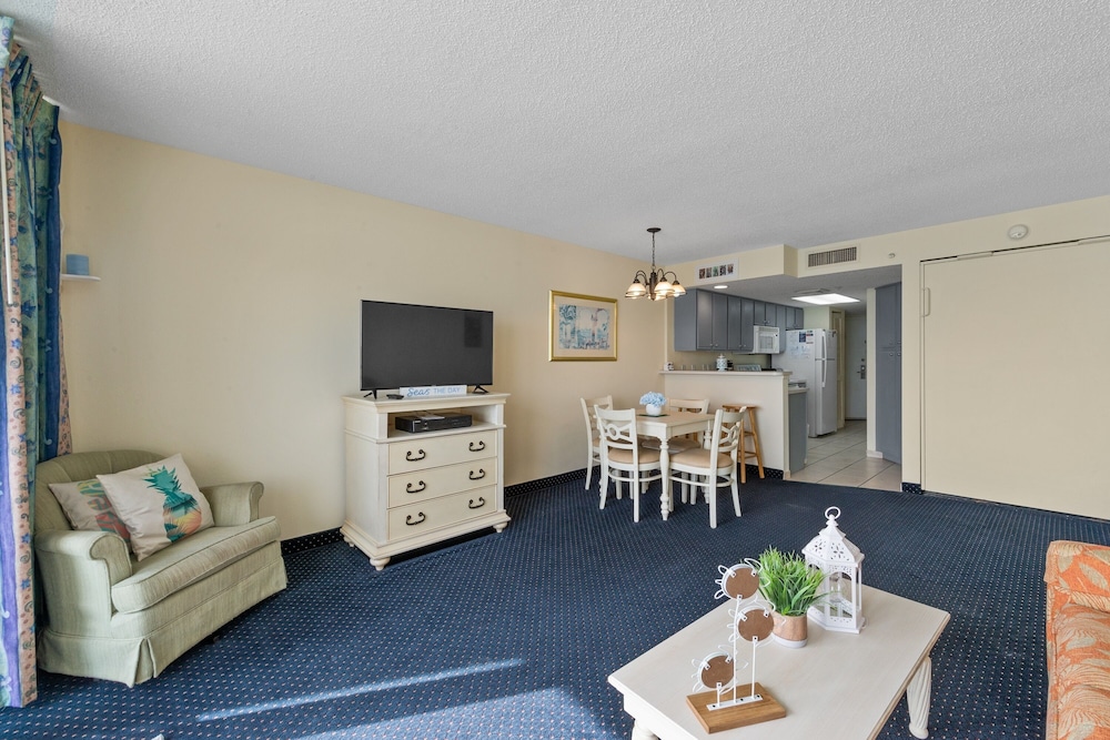 Condo, 1 Bedroom, Ocean View, Oceanfront (813) photo 2