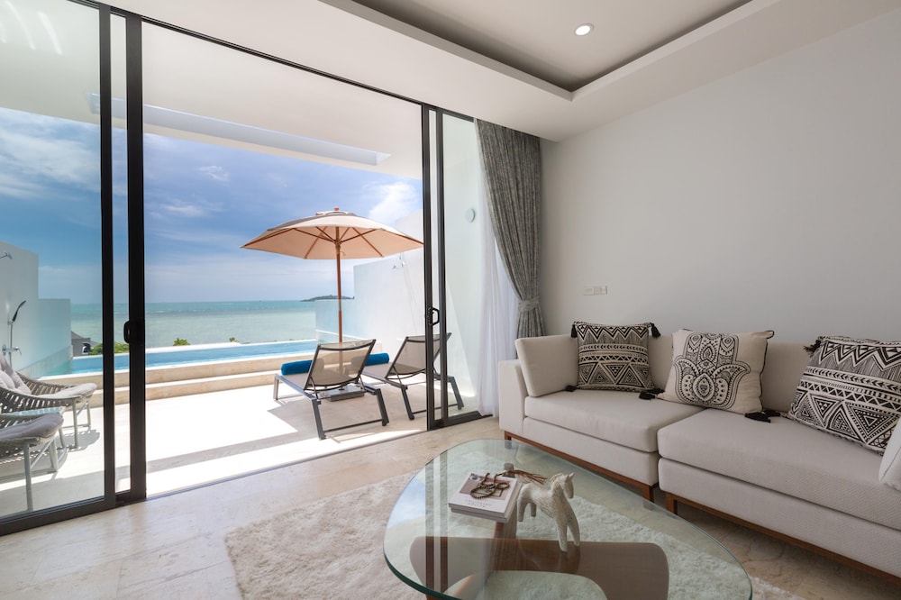 1 Bedroom Sea View Pool Suite - Photo 7