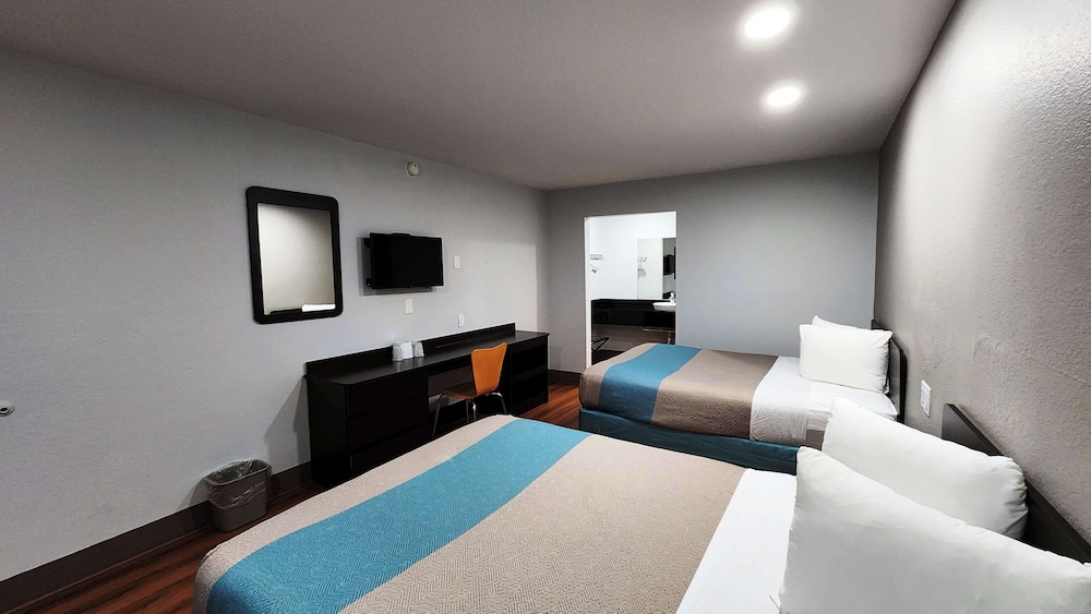 2 Queen Beds |ADA/RI Shower/Non-Smoking photo 1