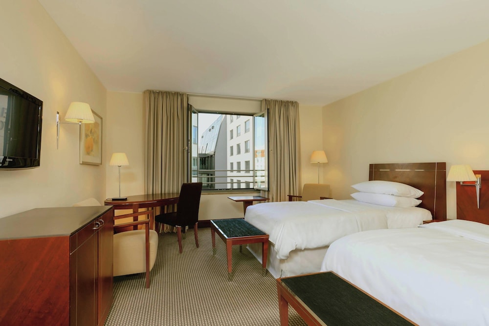 Superior Room, 2 Twin Beds, Courtyard View