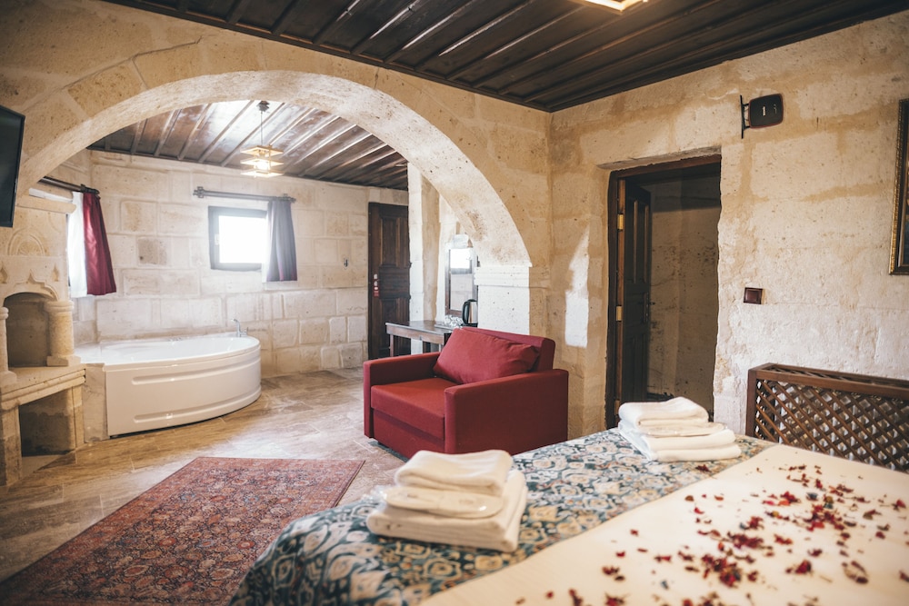 Stone Deluxe Jacuzzi Room-3