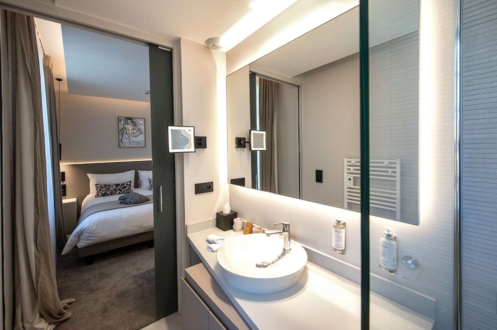 Superior Room, 1 Queen Bed, Non Smoking - Photo 3