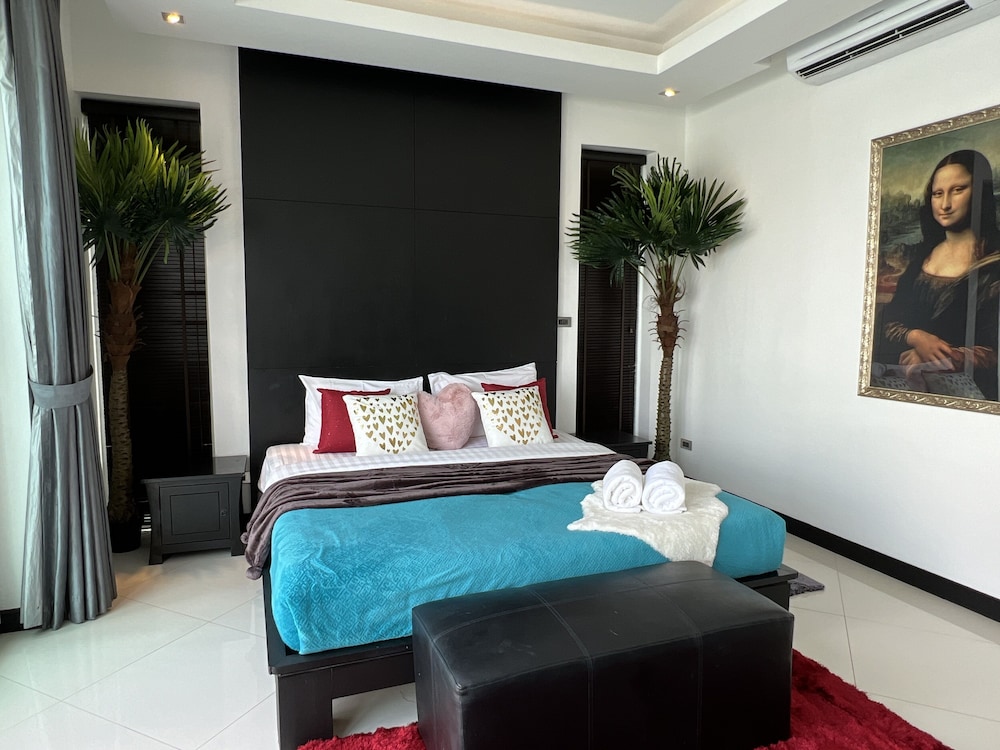 Vila Exclusiva, 3 Quartos, Piscina Privativa, Área de Jardim