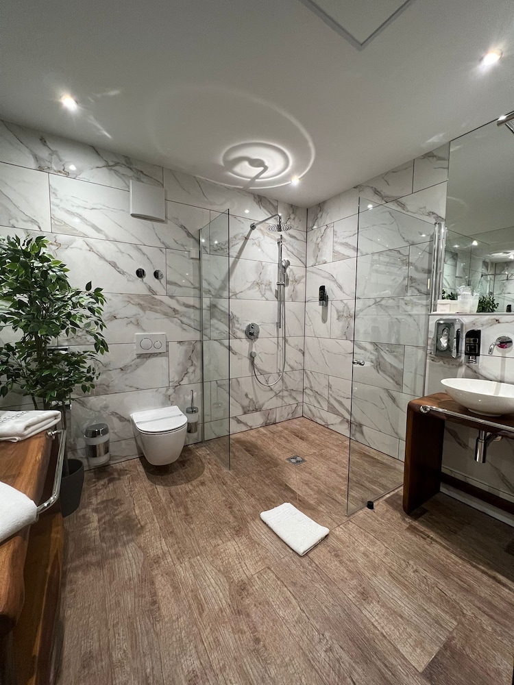 Deluxe Suite photo 2