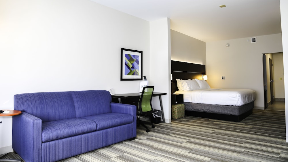 Suite, 2 Queen Beds, Accessible (Mobility, Accessible Tub) photo 3