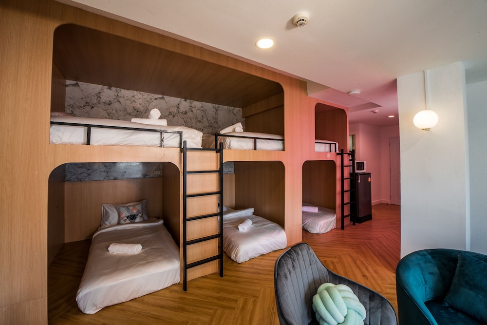 Family Room, Multiple Beds, 2 Bathrooms photo 2