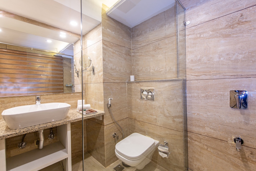Royal Double Room, 1 King Bed, Non Smoking, Air conditioning photo 3