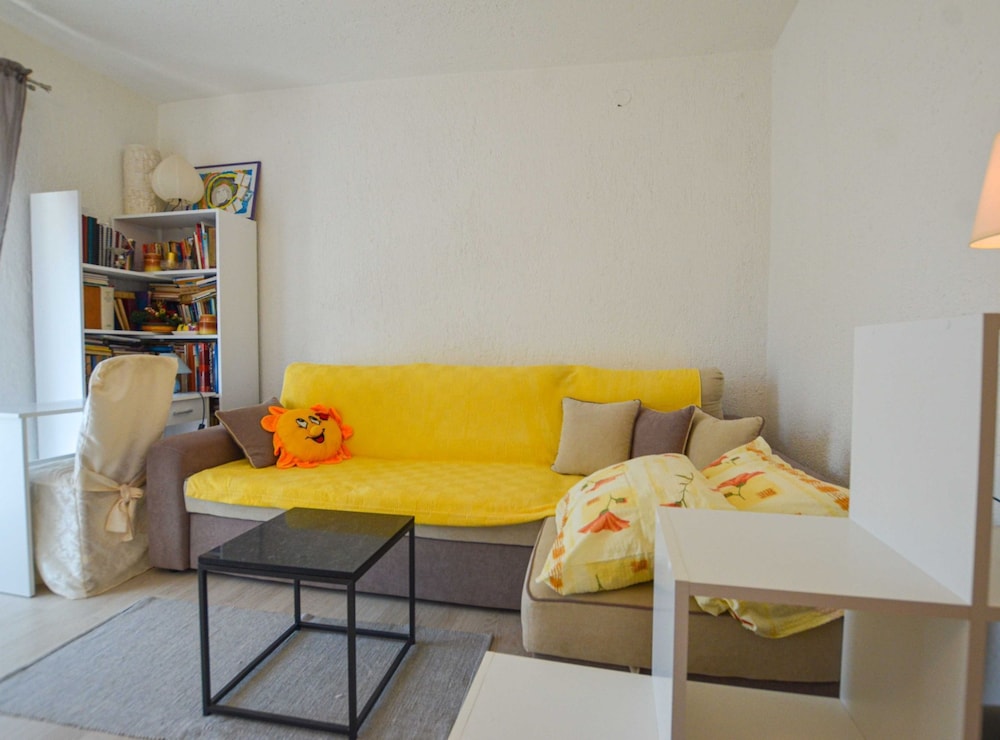Apartment (Classic One Bedroom Apartment with Ba)