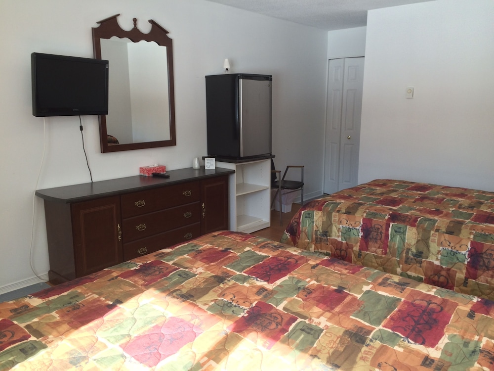 Room, 2 Double Beds photo 3