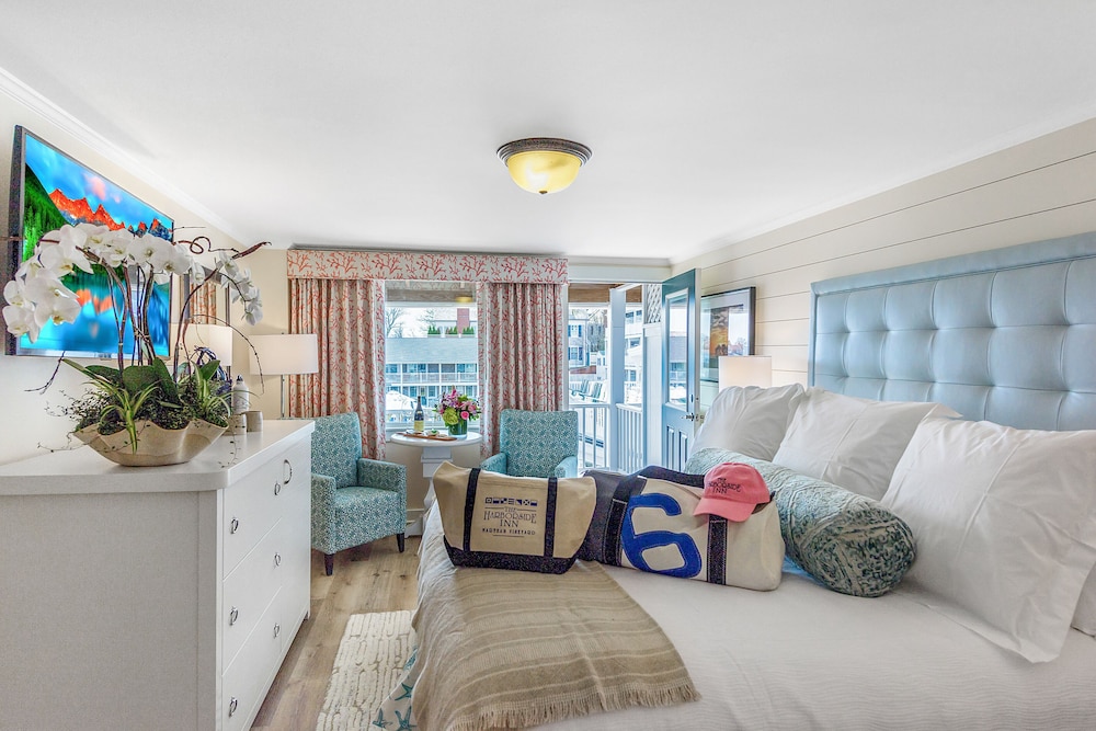 Premium Room, 1 King Bed, Patio, Garden View