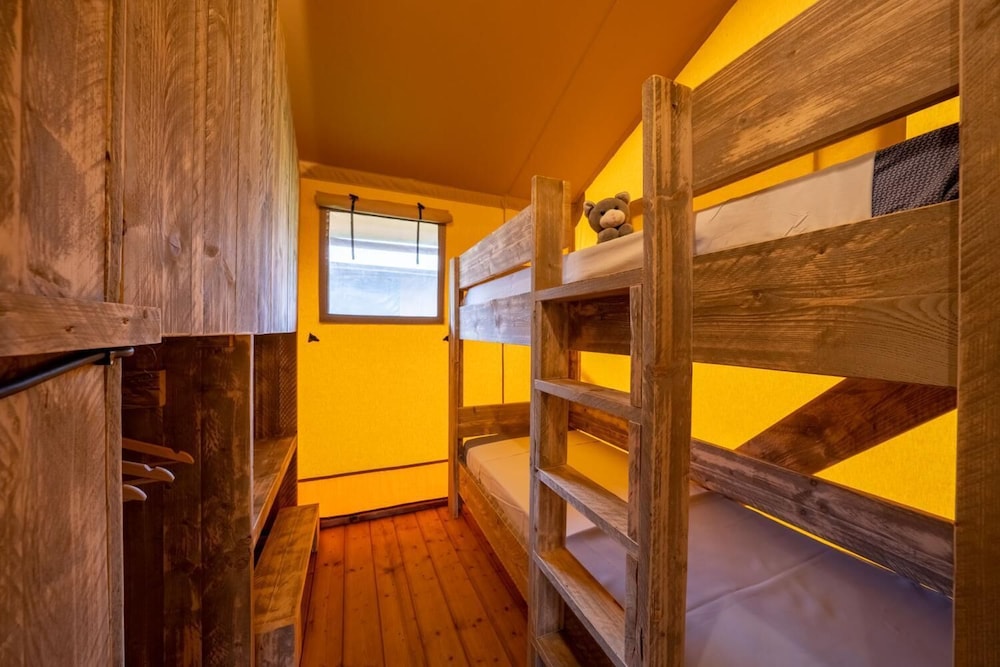 Tent, 3 Bedrooms photo 2