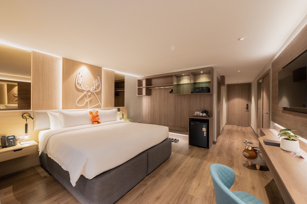 Superior King Bed - Photo 8
