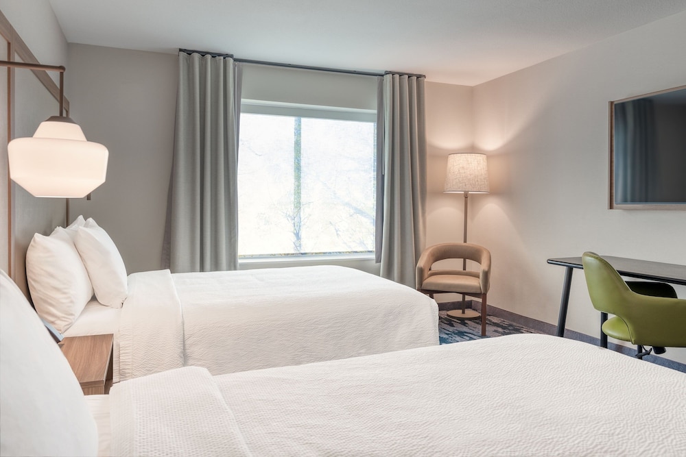 Room, 2 Queen Beds (Mobility/Hearing Accessible, Tub) photo 2