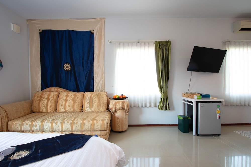 Family Quadruple Room, Multiple Beds, Non Smoking photo 3